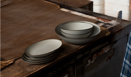 実験を重ねて生まれる、自然体の器たち