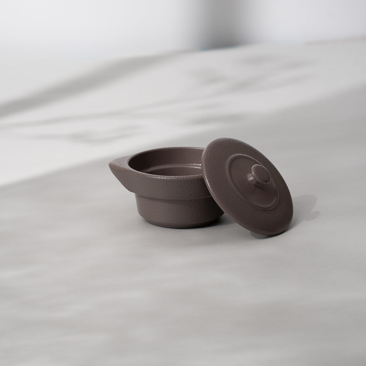 NEOFUSION ココット 10cm（身のみ） ブラウン – 耐熱・オーブンウェア