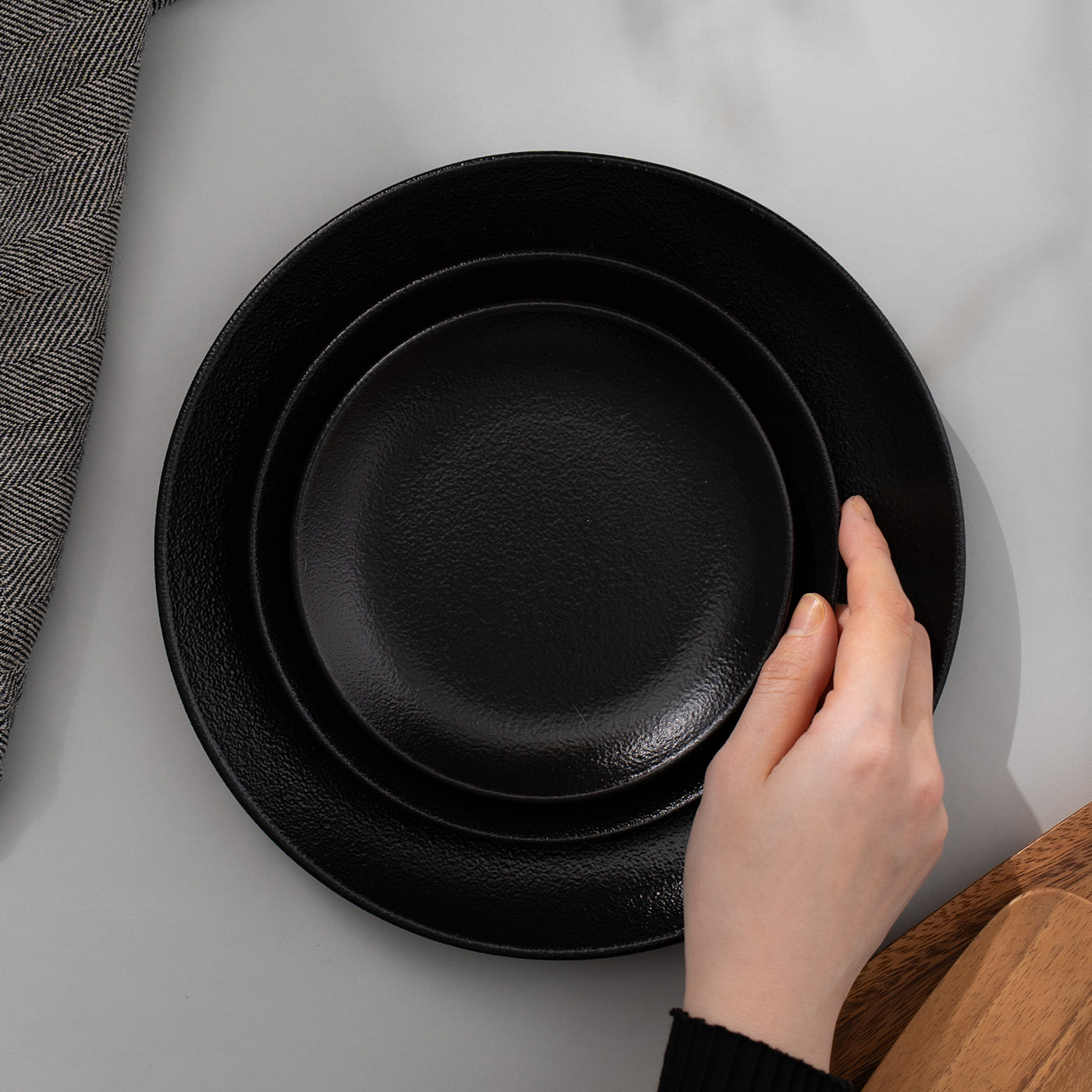 NEOFUSION フラットプレート 18cm ブラック – 皿・プレート – 一流