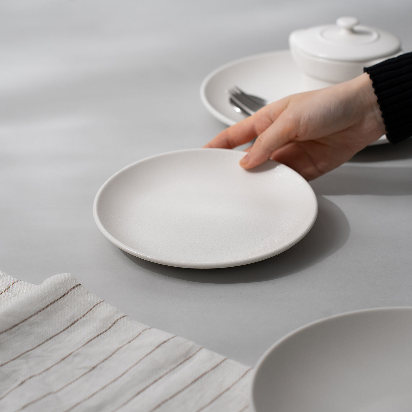 NEOFUSION フラットプレート 18cm ホワイト – 皿・プレート – 一流