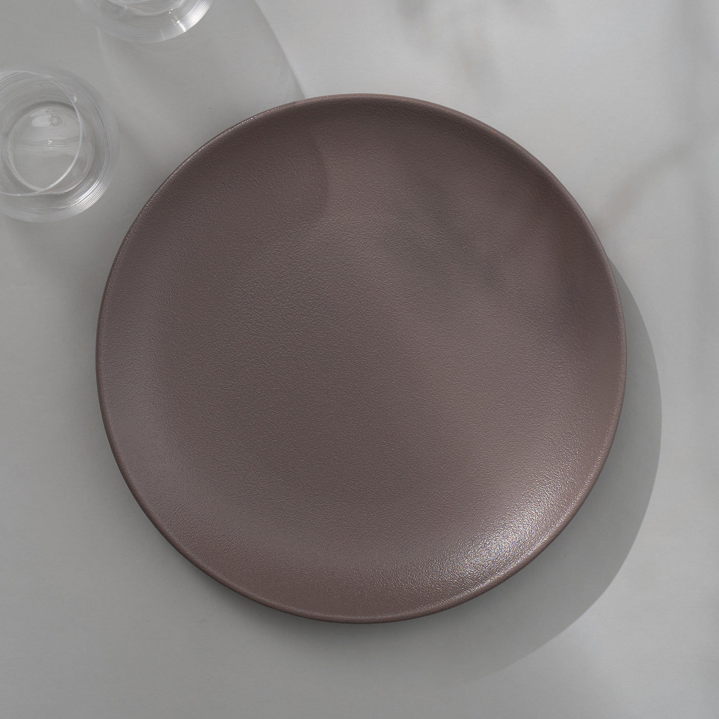 NEOFUSION フラットプレート 24cm ブラウン – 皿・プレート – 一流