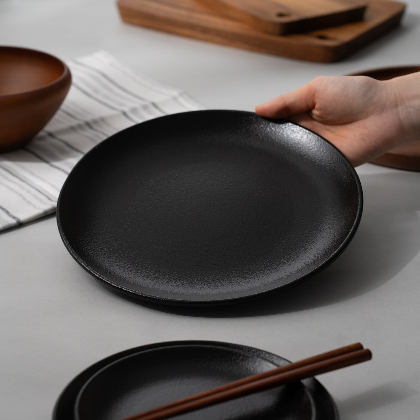 NEOFUSION フラットプレート 24cm ブラック – 皿・プレート – 一流