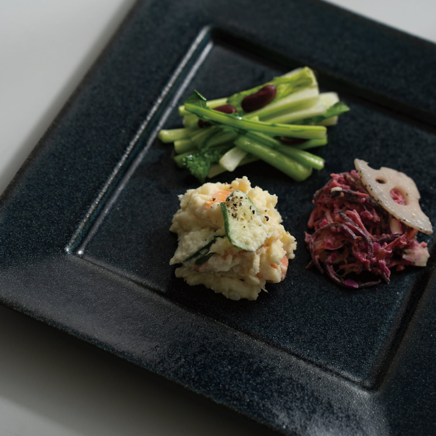   青い花模様 長方形皿 24 青藍 正角皿24cm – 皿・プレート – 一流レストラン愛用 モダン和