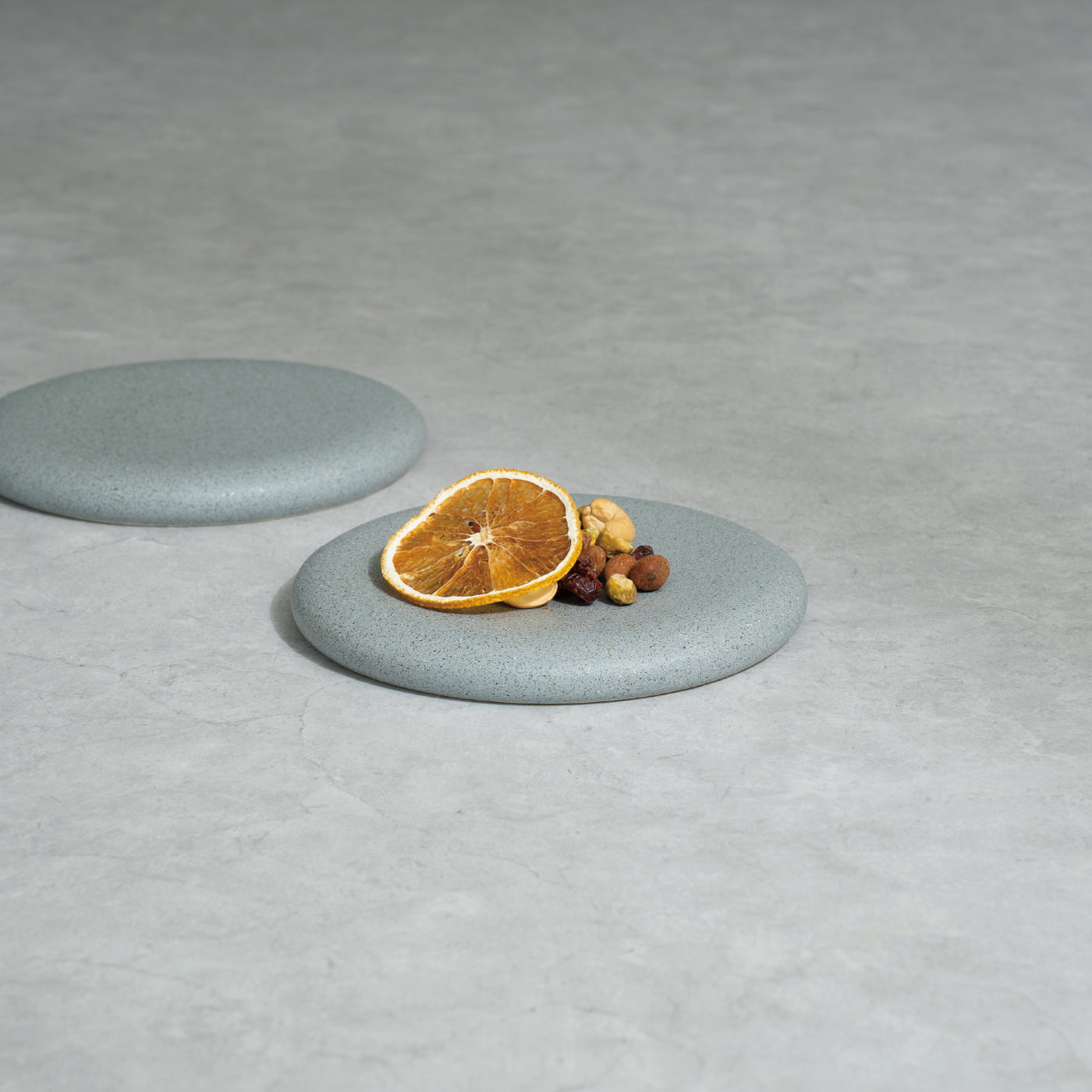 ソフィー ラウンディッシュプレート 15cm（グレー） – 皿・プレート