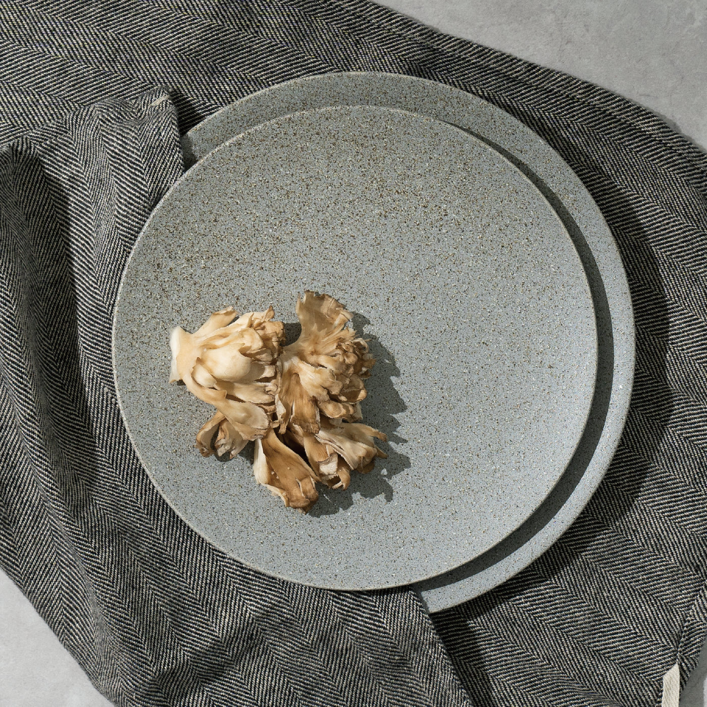 ソフィー プレート 22cm（グレー） – 皿・プレート – 一流レストラン