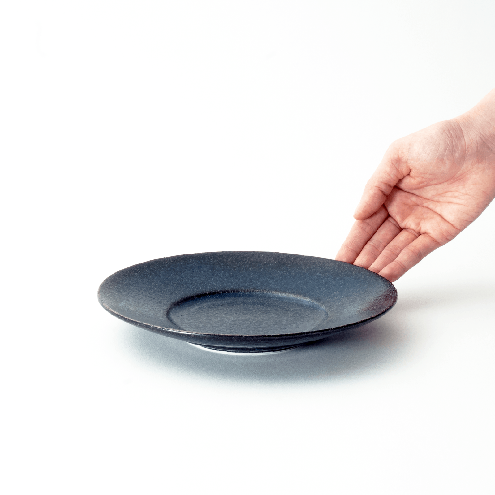 陶器製の黒と青のプレート オリッジ 20.5cmクーププレート(青) | ノリタケ食器公式